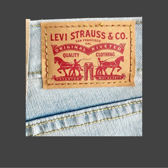 Levi’s Women’s Plus Size Classic Straight Mid Rise Light Blue Jeans Sz 26W - Picture 11 of 16
